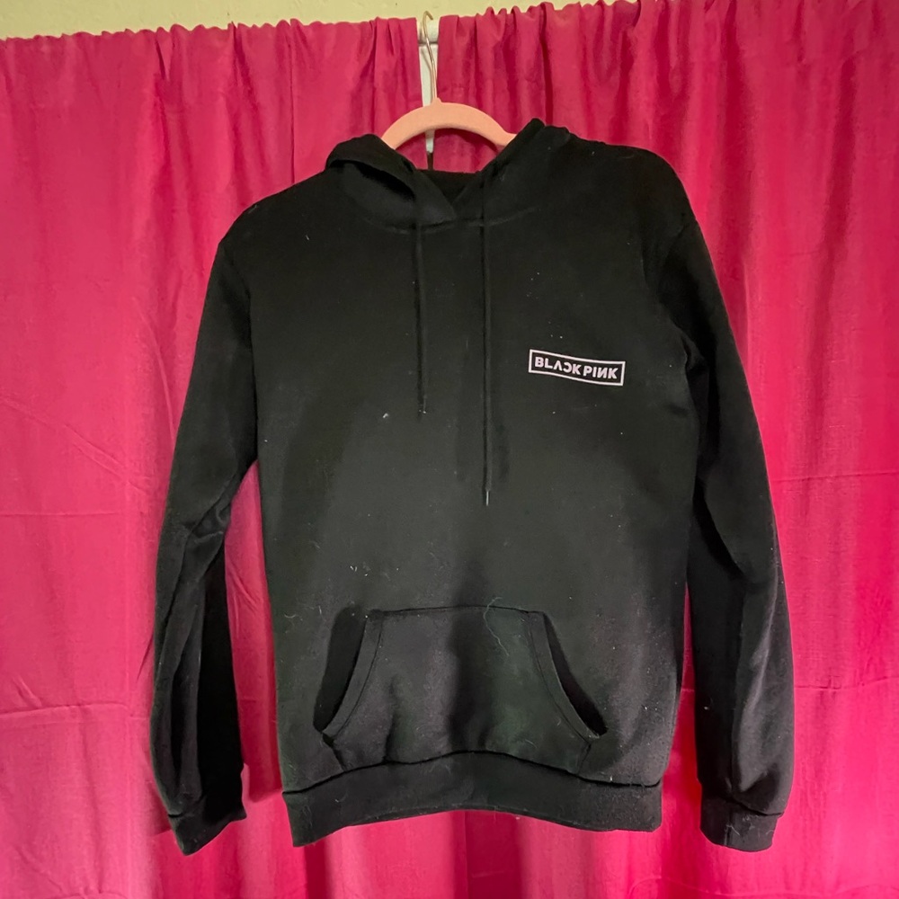 Cute BLACKPINK sweater perfect for blink, lovers. Medium women’s.